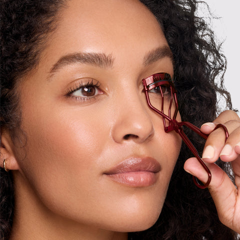 Model using Vintage Rose Lash Curler