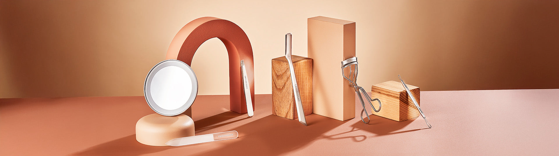 Beauty products that can be used for a 4 step glow routine, like mirror, facial razor and tweezer.