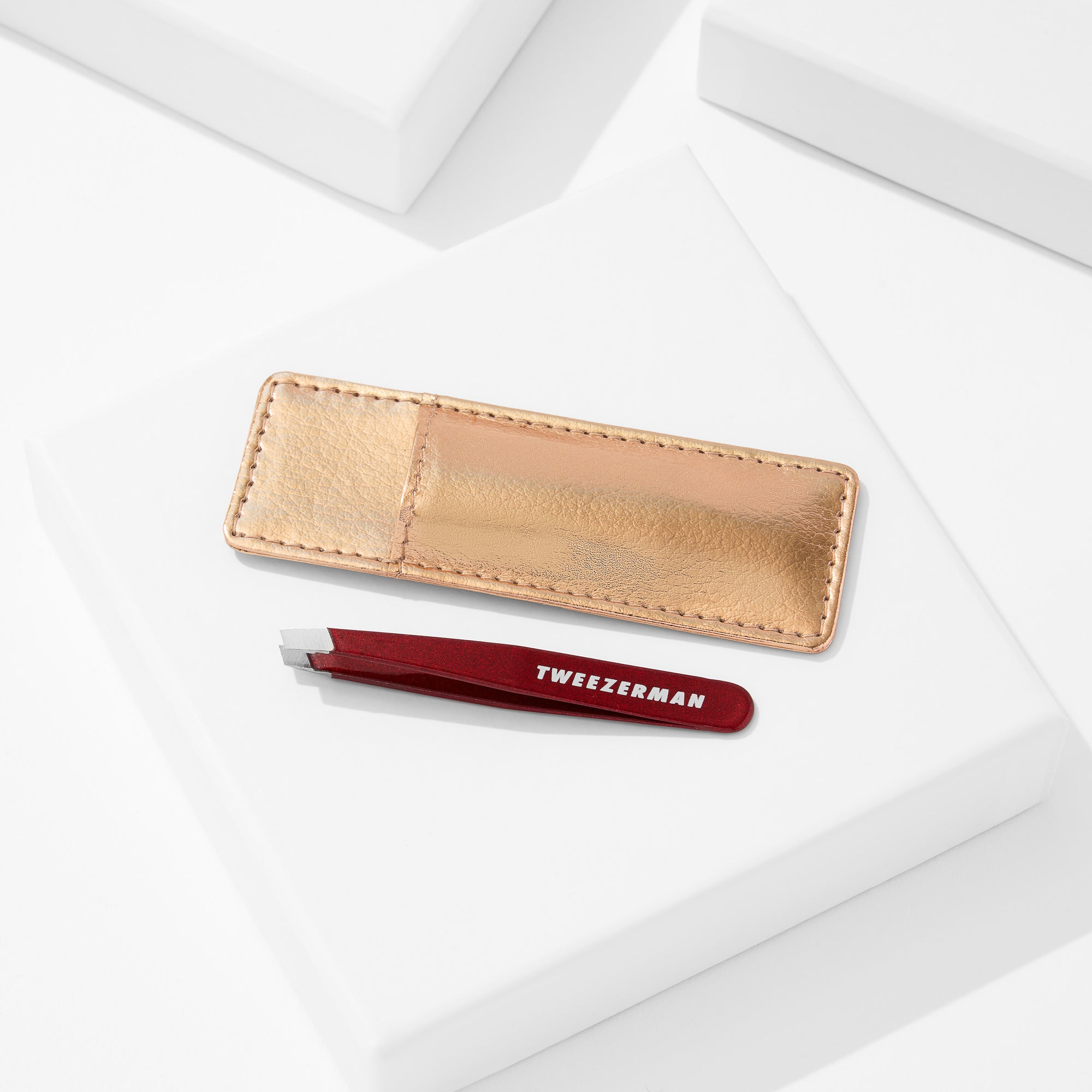 Vintage Rose Mini Slant Tweezer with gold-coloured case