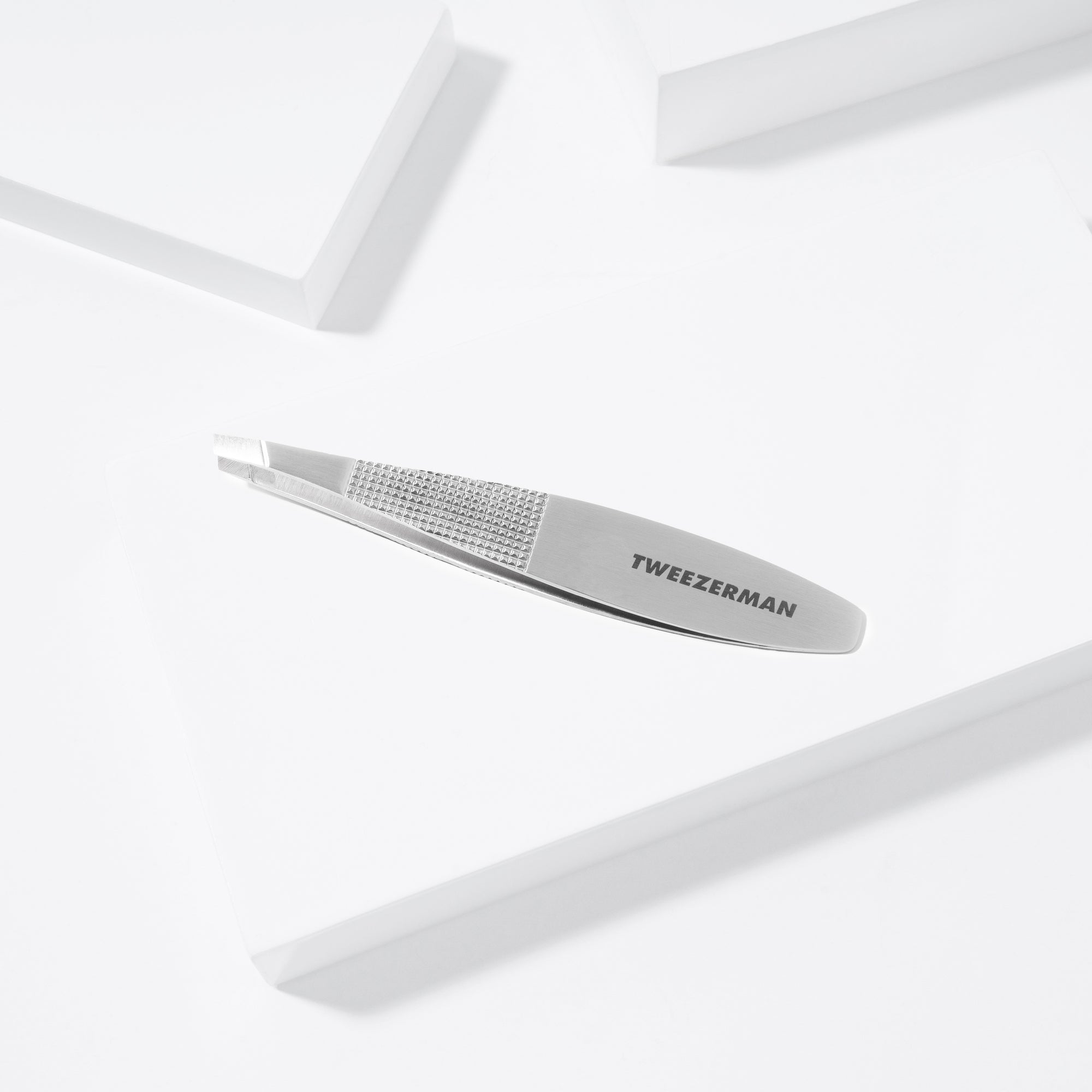 Wide Grip Slant Tweezer
